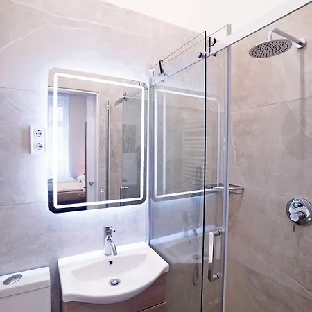 K03 Elitehost Kis Diófa *