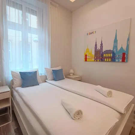 K03 Elitehost Kis Diófa Budapest
