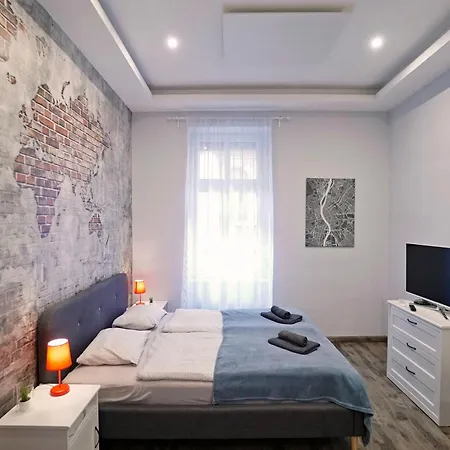 K03 Elitehost Kis Diofa Apartment *